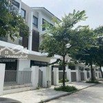 Bán căn an vượng villa gần hồ thiên văn học giá bán 35 tỷ. liên hệ: 0962211966