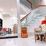 Cần bán gấp nhà 1 trệt, 2 lầu, 5.5*11.3, 3 phòng ngủ đường số 5, linh xuân, thủ đức, nhỉnh 4 tỷ.