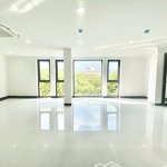 Cho thuê văn phòngdiện tích100m2 - 25 triệu mới tinh, view siêu đẹp đường hồ văn huê, phú nhuận