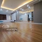 Chính chủ bán căn 2 phòng ngủduy nhất toà flc star tower, 79m2 full nội thất giá 3.x tỷ (x có như không)