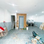 Bán toà chung cư mi ni trần cung phạm văn đồng 55m2 6 tầng, mặt tiền 6,42m. doanh thu gần 1 tỷ/năm