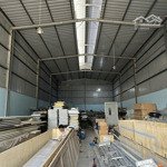 Cho thuê kho phú tân 300m2, đường cont, phù hợp chứa hàng giá bán 15 triệu. lh e việt xem kho