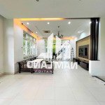 Cho thuê nhà 3 lầu - sân đậu ô tô - 400m2 tại phường thảo điền giá chỉ 26 triệu