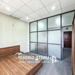 Căn hộ studio tách bếp vách kính có ban công lớn ngay ngã tư bảy hiền, bệnh viện thống nhất