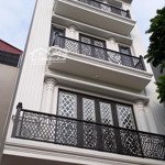 Cho thuê nhà nguyễn văn huyên dt 90m2 x 5 tầng có thang máy, ô tô đỗ cửa giá chỉ 35 triệu / tháng