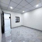 Nhà mới đẹp nguyên căn 2 tầng có đất rộng 160m2 vừa ở vừa làm kho xưởng gần phạm văn đồng