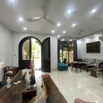 Cho thuê căn biệt thự liền kề 90m2, full đồ, view công viên 15tr/tháng bao phí, vinhomes gia lâm