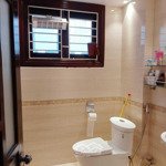 Cho thuê nhà ngõ 31 trần quốc hoàn, dt 90m2 x 4 tầng, lô góc giá 30 triệu có thương lượng