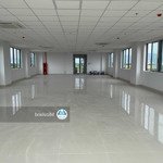 Cho thuê văn phòng 230m2, sàn trần mới, giao thông thuận tiện tuyến nguyễn tri phương- mizuland