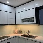 Cần bán căn hộ 3 phòng ngủ tầng cao đẹp 126m2 vô cùng thoáng để lại toàn bộ nội thất như hình