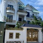 Chính chủ cần bán 200m vuông sẵn nhà 3tầng mới xây tại văn giang giáp vinhomes,kết nối vành đai 4!