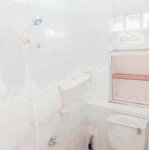 Cho thuê phòng q3. rộng rãi thoải mái. cửa sổ và ban công. toilet riêng. 3 triệu3/th