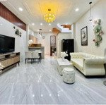 Nhà mới bến vân đồn, quận 4. full nội thất, dt: 54m2. giá: 4tỷ550.còn thương lượng. sổ hồng riêng