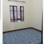 Cho thuê nhà riêng phố nguyễn văn cừ,diện tích65m2 x 3 tầng,mặt tiền5m, ngõ 2,3m, rb, giá bán 9 triệu/th