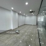 Cho thuê văn phòng 35m2 vạn phúc city, máy lạnh, thang máy, hầm xe, đường 16m. giá 6 triệu/tháng