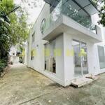 Villa trần não sân vườn giá 20 triệu - nhà trống 1 trệt 1 lầu