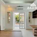 Căn hộ ban công mới xây, rộng ban công thoáng hơn 40m2 ở trần não