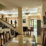 Cho thuê gấp biệt thự mỹ giang phú mỹ hưng, 126 m2, nhà siêu đẹp, nội thất cao cấp. lh 090 285 1418