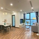 Chính chủ: cho thuê 2 ngủ full đồ tại discovery complex giá 18tr. lh: 0964.568.920