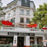 Cho thuê nhà mp trần duy hưng. mt: 7m, dt :145m2/sàn x 2.5 tầng, giá thuê: 180 triệu/tháng