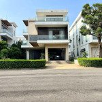 Cần bán biệt thự đơn lập lucasta villa - 320m2 đất, giá bán thật là 42,2 tỷ