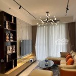 Cho thuê 3 phòng ngủmidtown mới 100% full nội thất đẹp diện tích 126m2 , nhà lầu cao thoáng mát. sẵn pass