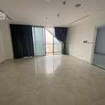 Cho thuê 3 phòng ngủkhông nội thất 141m2, giá bán 45 triệu. vinhomes central park . liên hệ: 0903 152 903 ms quyên