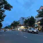 Bán gấp nhà phố đường cao triều phát phú mỹ hưng q7 khu night town d7