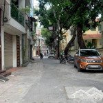 Cho thuê nhà 100m2 5 tầng mặt ngõ ô tô 7 chỗ cách phố đội cấn 15m, phù hợp làm vp và ở