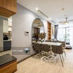 Chính chủ kẹt tiền cần thanh lí gấp vinhomes central park-quận bình thạnh, diện tích: 83m2,2pn- 2 vệ sinh giá bán 2tỷ780