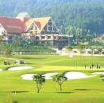 1 lô siêu đẹp tại dãy g ngay ngoài cổng đi vào nhìn thẳng vào mặt sân golf lỗ 18