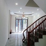 Nhà xây mới 5t ôtô đỗ gần,full nội thất. gần chợ trường học, quốc lộ 6 500m. 2,5km lên tt hà đông