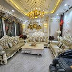 Biệt thự khu vip quận 7 , cách q1 chỉ 15 phút, nội thất hiện đại, thang máy êm ru, giá chỉ 22.5 tỷ