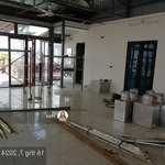 Cho thuê mặt bằng ngõ 9 hoàng cầu, 210m2 giá bán 40 triệu làm bi - a, gym, văn phòng... điều hoà, thang máy