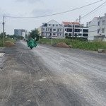 Bán nền đất ( 7m x20m ) kdc hồng quang 13a phong phú, bc. đối diện đh kinh tế