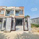 Bán 3 căn nhà 1 trệt 1 lầu, hoàn công, sân ô tô, 98m2 chỉ 2ty9 căncó thương lượngmạnh trả là bán