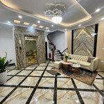 Bán nhà hoa lư, 40m2, mặt tiền 4.3m, 10.5 tỷ, mới đẹp, thang máy, trung tâm, ngõ thông