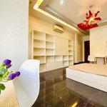 Phòng full nội thất có balcony ngay ngã tư hàng xanh gần các trường đh lớn uef, hutech....