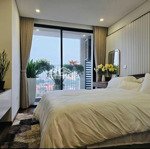 Chính chủ bán nhanh căn góc 3 pn, 3 vệ sinh, tầng cao view đẹp, các phòng ngập tràn ánh sáng