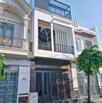 - ngộp tài chính bán gấp căn nhà bình chánh (750tr) shr dt: 90m2 liên hệ 0937.714.638