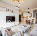 Cho thuê saigon royal 2 phòng ngủ 2 vệ sinhfull nội thất giá chỉ 27 triệu/tháng view pháo bông