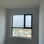 Căn hộ 2 phòng ngủopal skyline bán gấp giá thấp hơn 400 triệu so với hđmb, căn có ban công, view sân golf