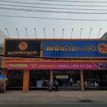 Cho thuê showroom mặt tiền đường bến vân đồn, phường 2, quận 4