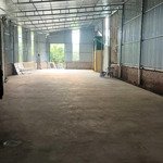 Cho thuê kho xưởng rộng 300m2 tại tt chúc sơn chương mỹ giá 10 triệu 1 tháng.