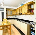 Cho thuê nhà riêng, nguyên căn 40m2 x5 tầng có 4 pn ở phú đô, nam từ liêm , giá bán 11 triệu.