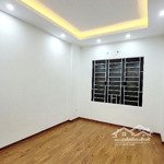 Nhà xây mới kinh kong . giữa phố trạm .ngõ 81 phố trạm . long biên . dt 39 m . 4 tầng