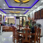 Nhà 3 tầng tại cc tổ 7 tt an dương.
diện tích: 136m2. ngang: 6,1m
hướng: nam. đường: trải