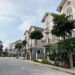 Cần bán 2 căn biệt thự song lập centa city diện tích 135m2 giá rẻ