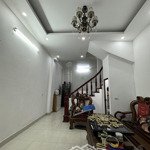 Bán nhà văn hương, ngõ to ba gác.diện tích27/30m2 4 tầngmặt tiền3.8m. chào 5.5 tỷ còn tl. nói k với tin ảo