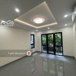 ô tô đỗ cổng, 5 tầng thiết kế hiện đại, 36m2, giá chỉ 4 tỷ, gần chợ yên duyên